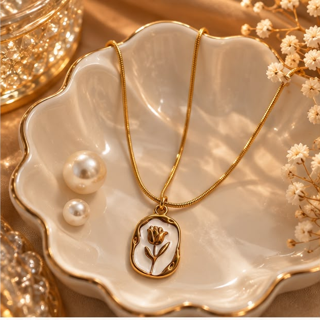 Bloom Cameo Pendant Necklace