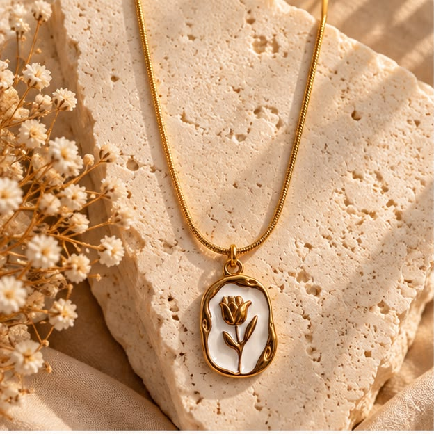 Bloom Cameo Pendant Necklace