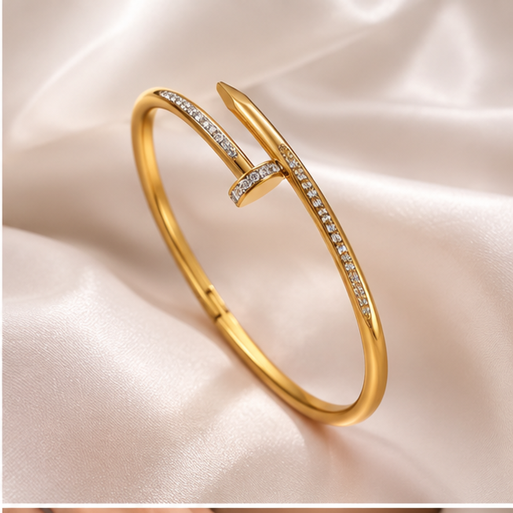 Élan Nail Crystal Cuff