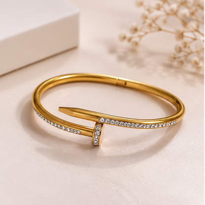 Élan Nail Crystal Cuff