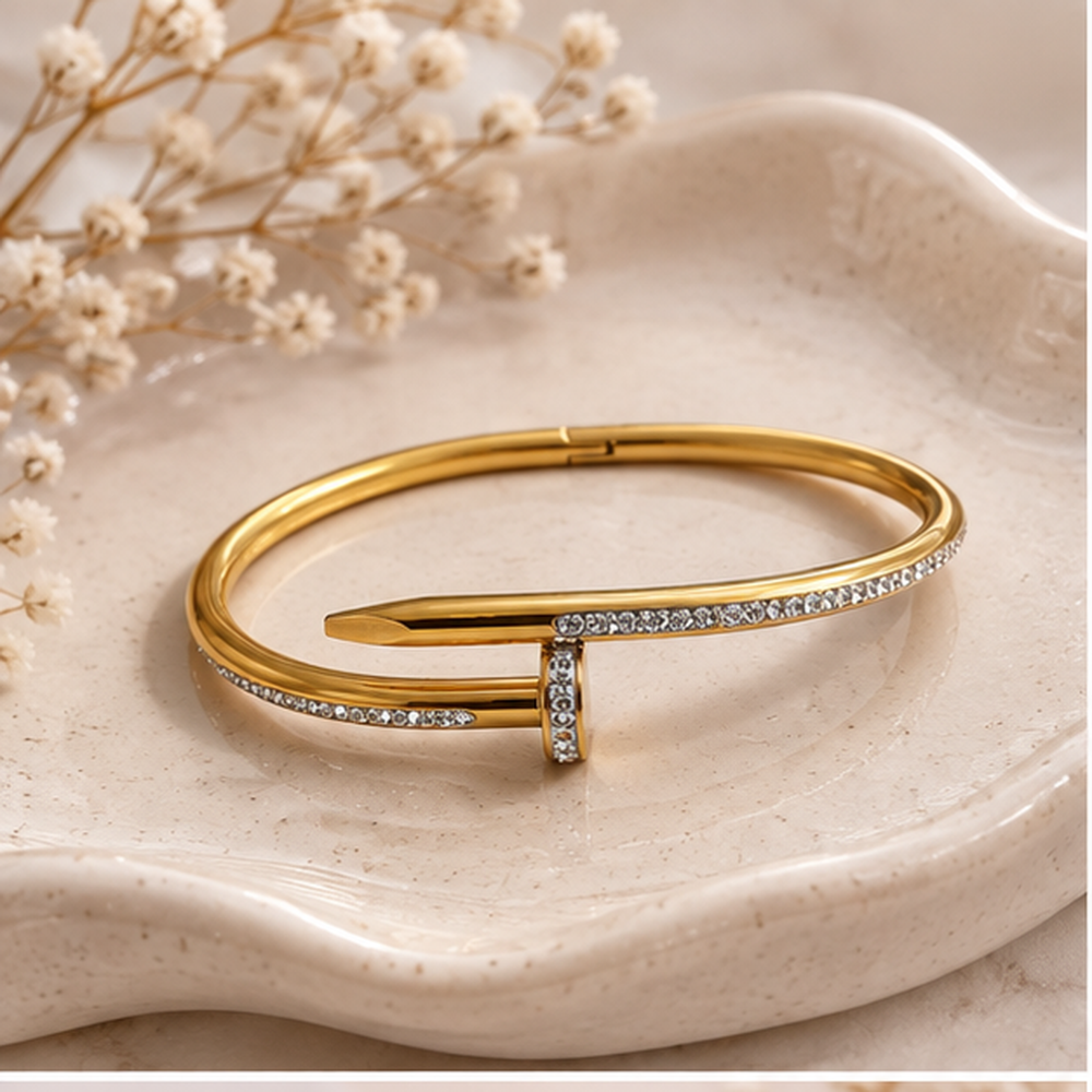 Élan Nail Crystal Cuff