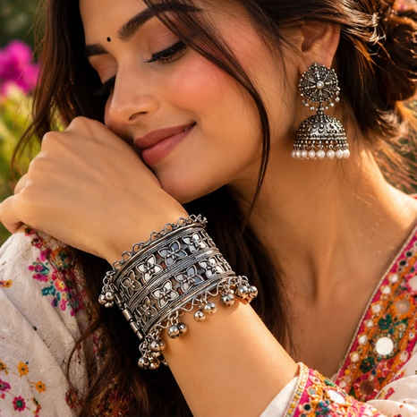 Royal Noor Oxidised Kada