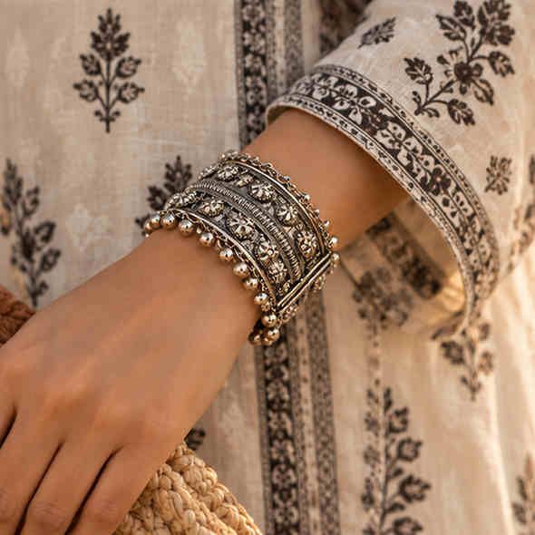 Zara Noor Oxidised Kada